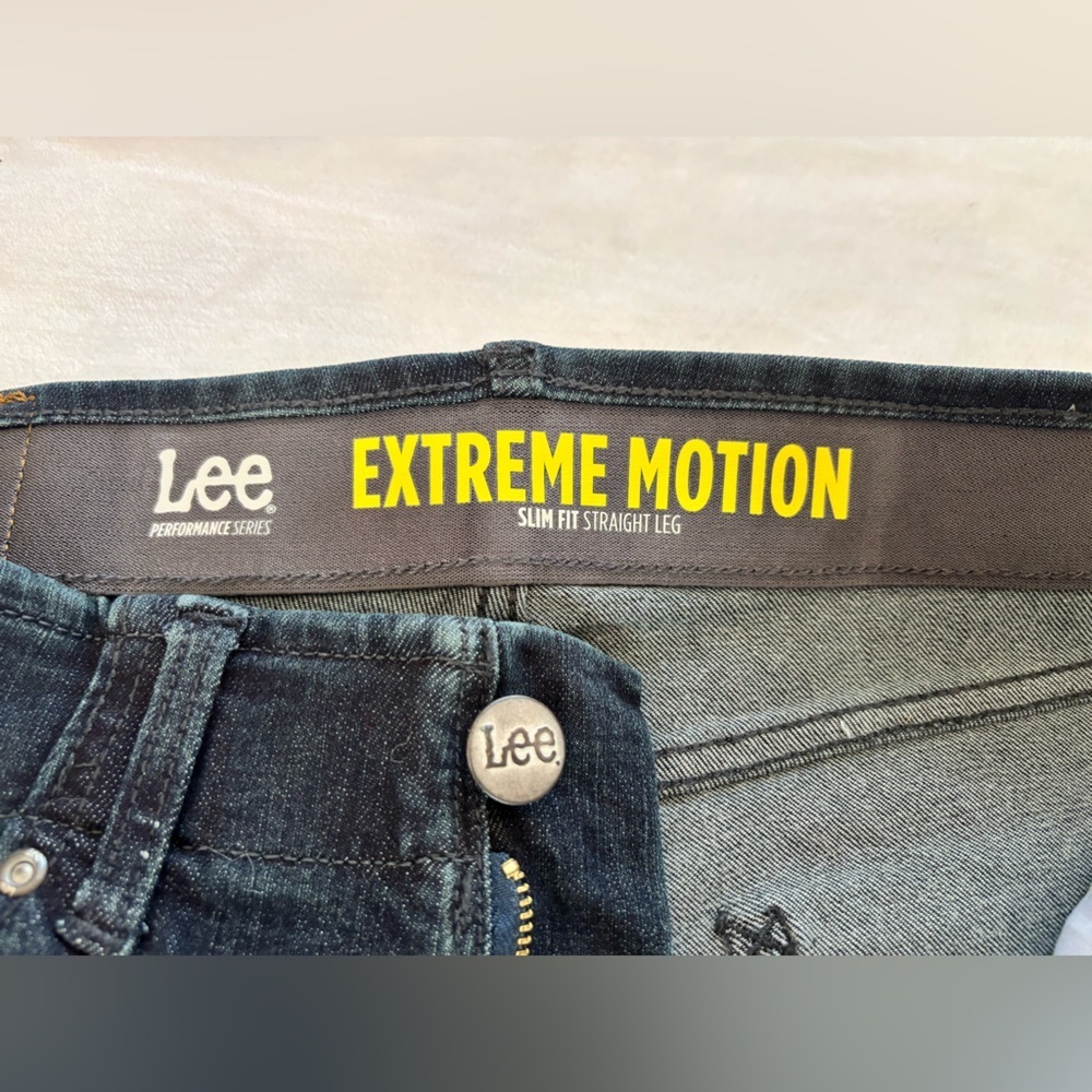 New Lee Men’s Extreme Motion Slim Fit Straight Leg Jeans 32x32 Dark Wash - Picture 16 of 16